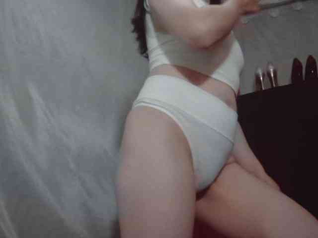 Modella: RoxxannaHairy