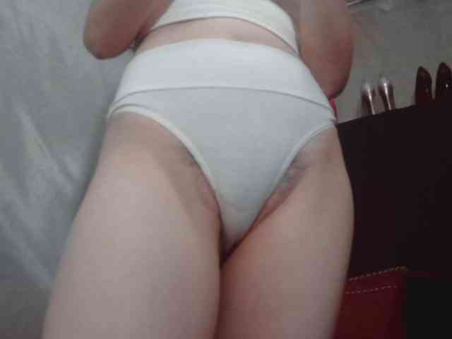 Modella: RoxxannaHairy