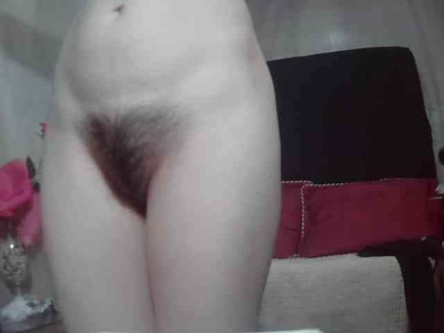 Modella: RoxxannaHairy
