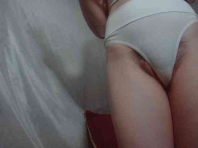 Modella: RoxxannaHairy