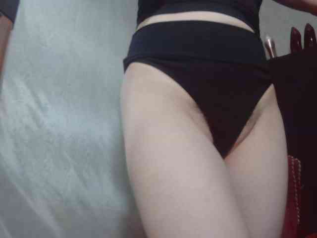 Modella: RoxxannaHairy
