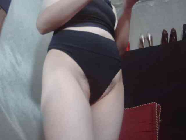 Modella: RoxxannaHairy