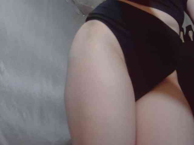 Modella: RoxxannaHairy