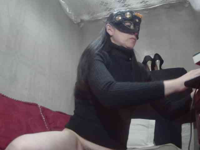Modella: RoxxannaHairy