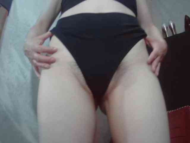 Modella: RoxxannaHairy