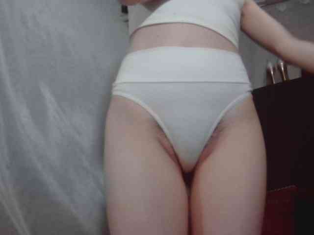 Modella: RoxxannaHairy