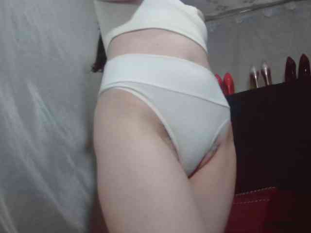 Modella: RoxxannaHairy