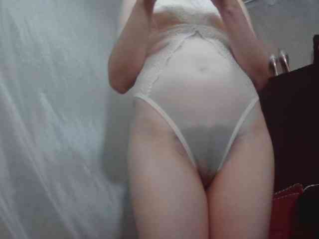 Modella: RoxxannaHairy