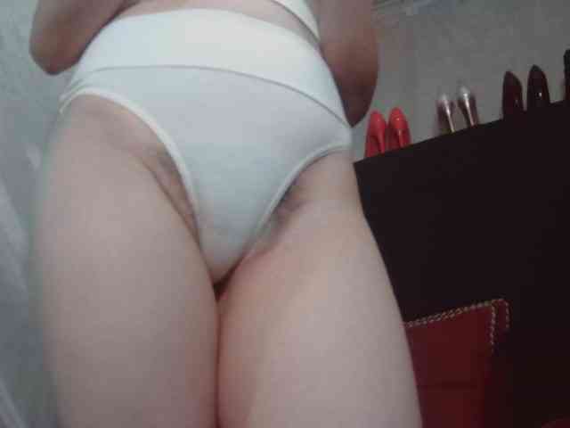 Modella: RoxxannaHairy