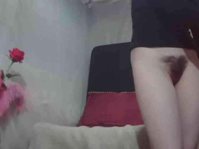 Modella: RoxxannaHairy