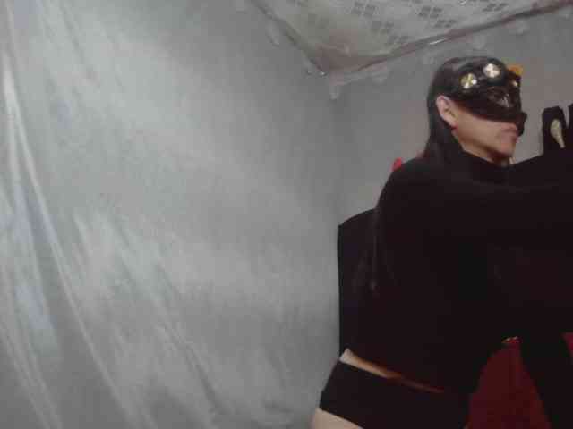 Modella: RoxxannaHairy