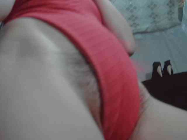 Modella: RoxxannaHairy