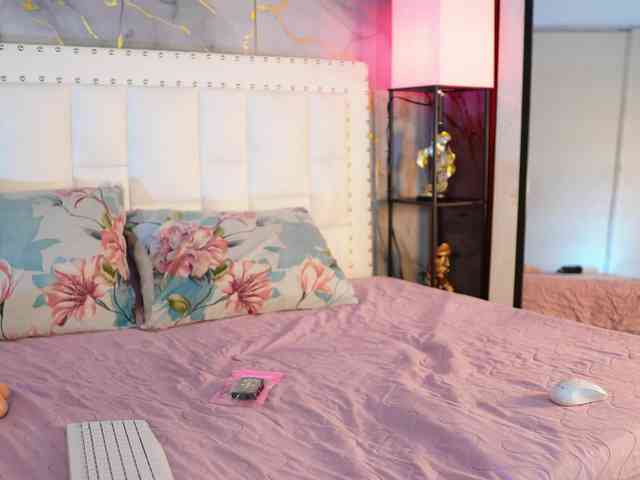 littleapril webcam