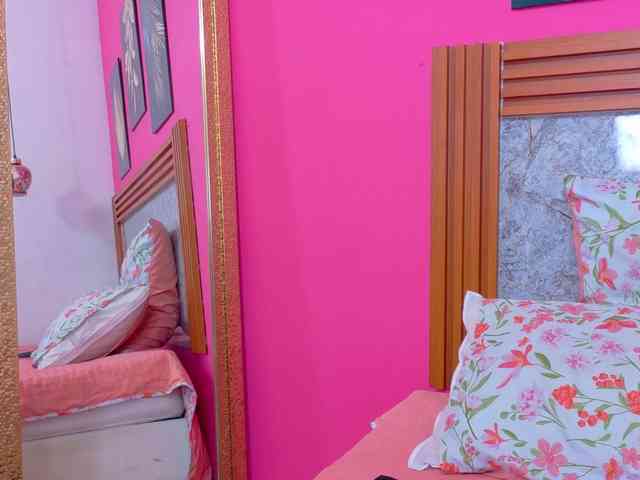 littleapril webcam