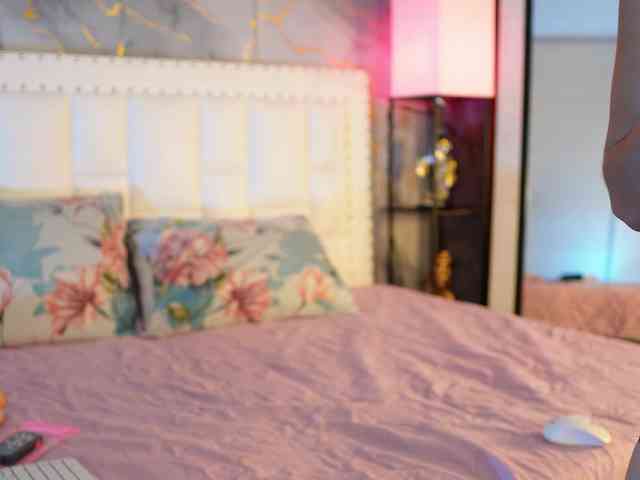 littleapril webcam