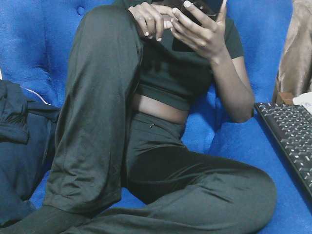 Petitelv live cam on BongaCams
