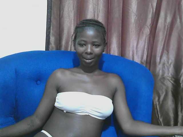 Petitelv live cam on BongaCams