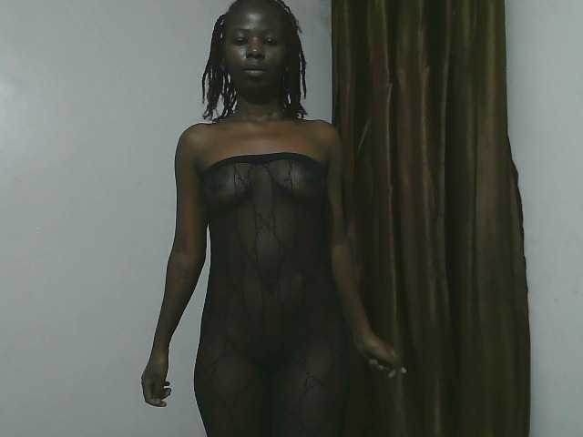 Petitelv live cam on BongaCams