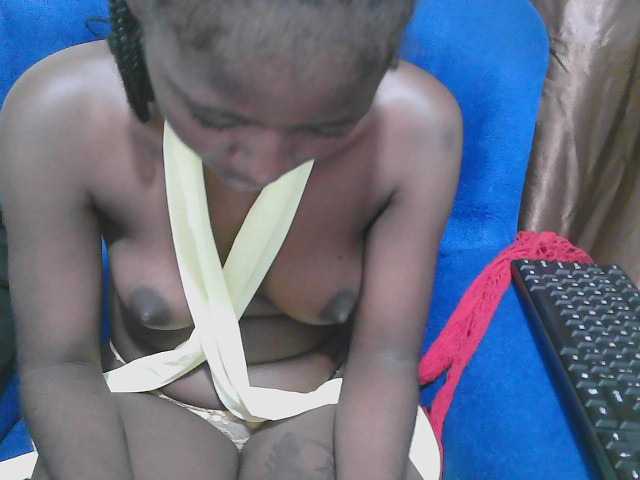 Petitelv live cam on BongaCams