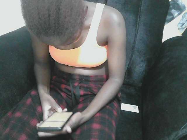 Petitelv live cam on BongaCams