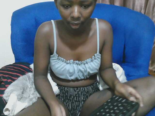 Petitelv live cam on BongaCams