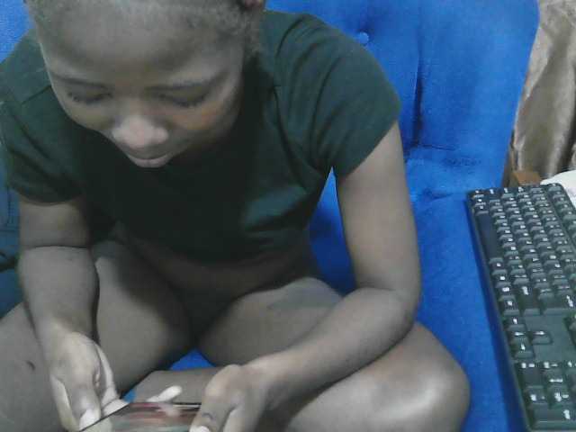 Petitelv live cam on BongaCams