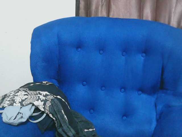 Petitelv live cam on BongaCams