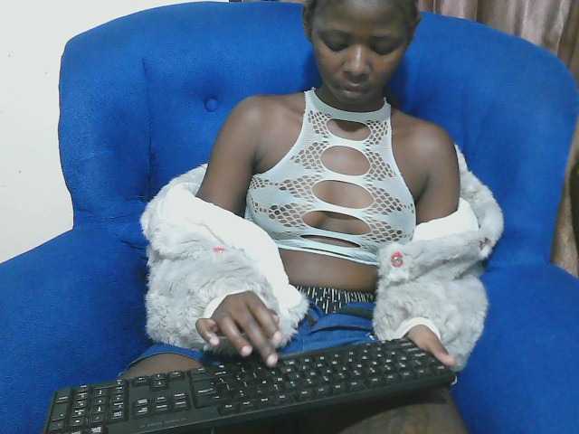 Petitelv live cam