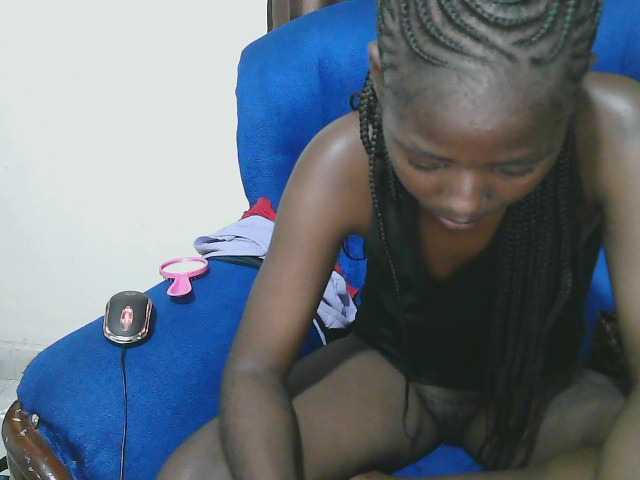 Petitelv live cam on BongaCams