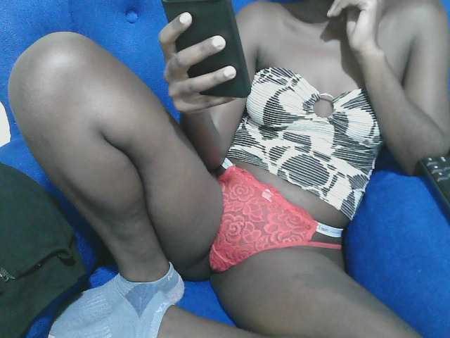Petitelv live cam on BongaCams