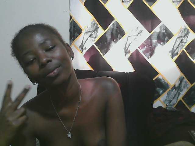 Petitelv live cam on BongaCams