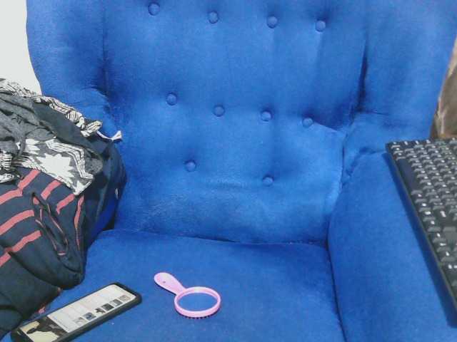 Petitelv live cam on BongaCams