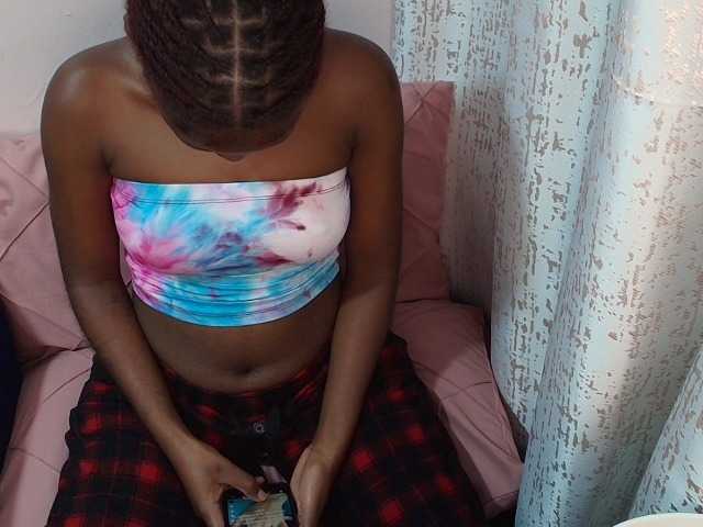 Petitelv live webcam show