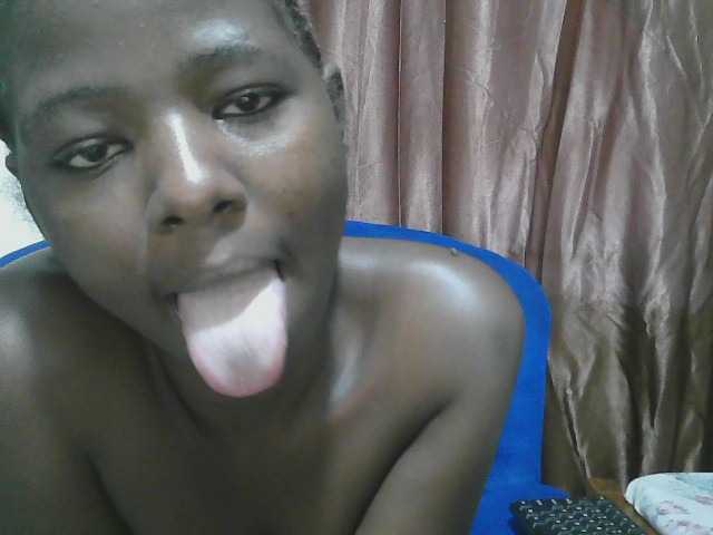 Petitelv live cam on BongaCams
