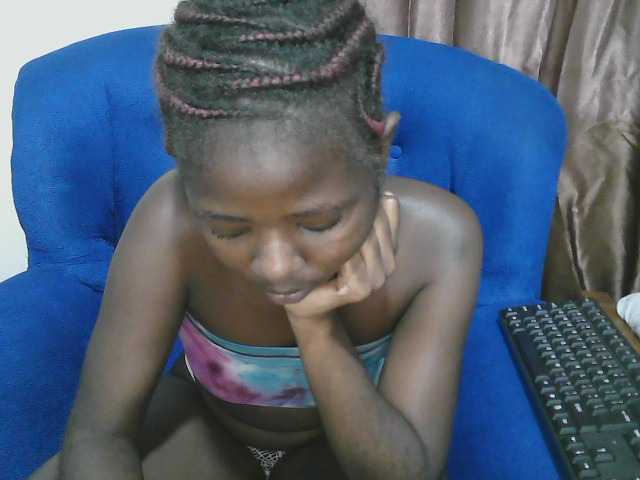 Petitelv live cam on BongaCams