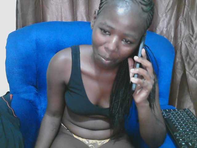 Petitelv live cam on BongaCams