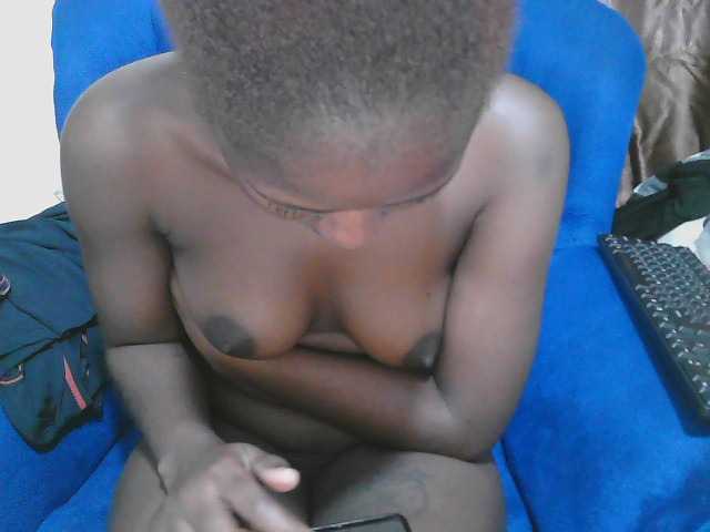 Petitelv live cam on BongaCams