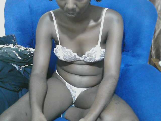 Petitelv live cam on BongaCams