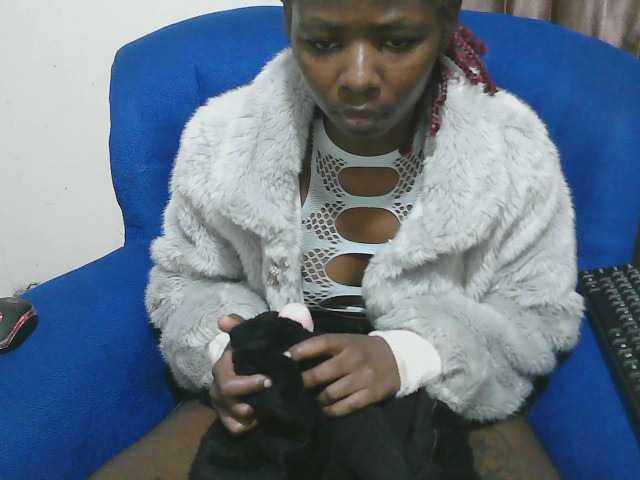 Petitelv live cam on BongaCams