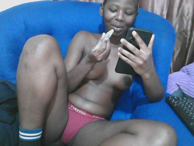 Petitelv live cam on BongaCams