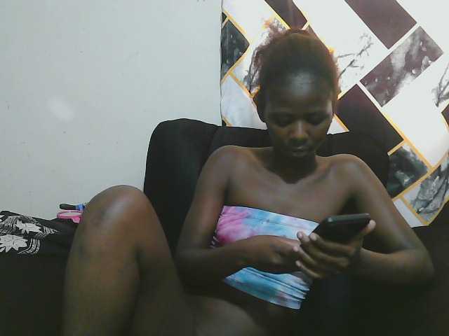 Petitelv live cam on BongaCams