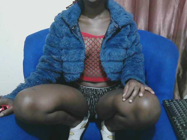 Petitelv live cam on BongaCams