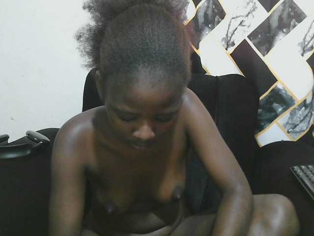 Petitelv live cam on BongaCams