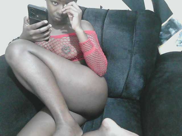 Petitelv live cam on BongaCams