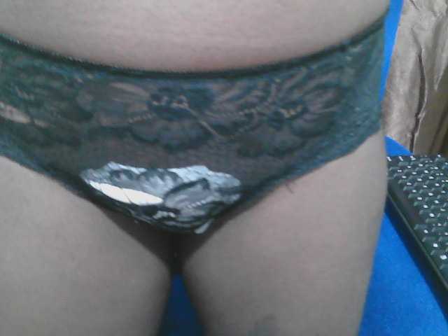 Petitelv live cam on BongaCams