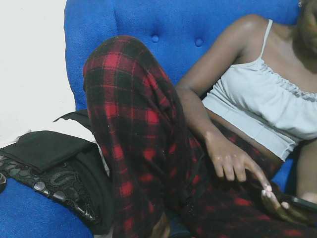 Petitelv live cam on BongaCams