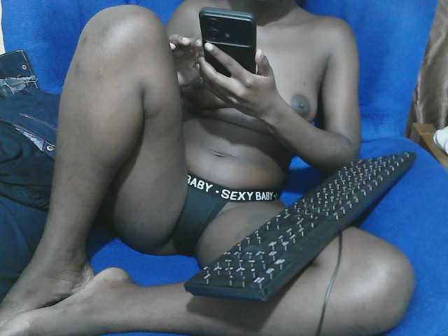 Petitelv live cam on BongaCams
