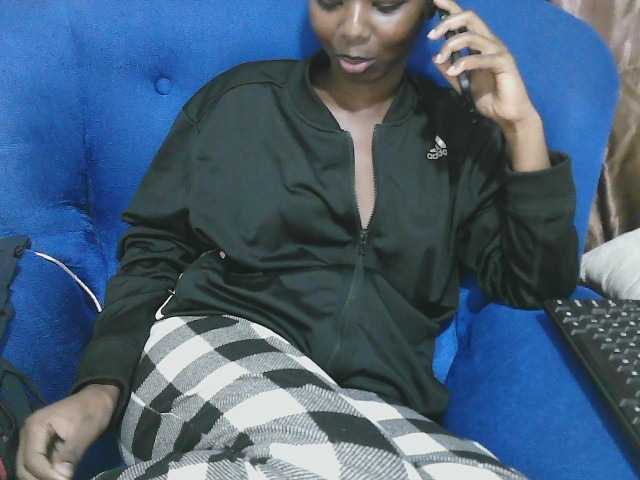 Petitelv live cam on BongaCams