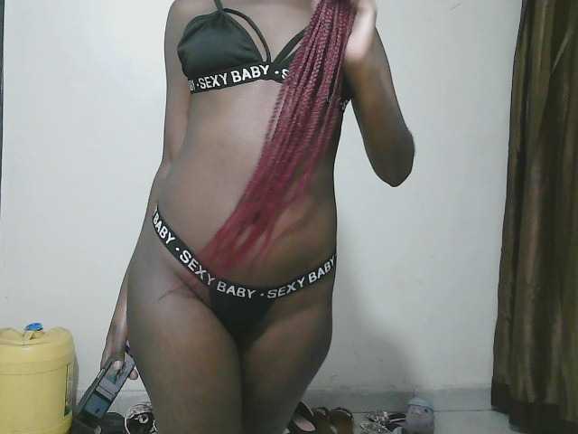 Petitelv live cam on BongaCams