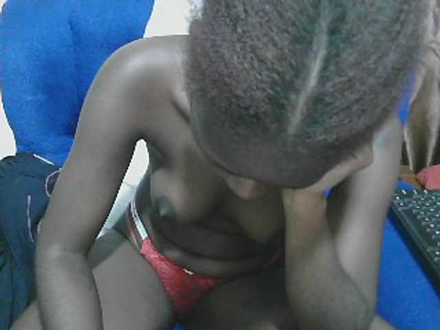Petitelv live cam on BongaCams